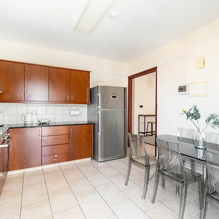 Market View - Near The Λάρνακα