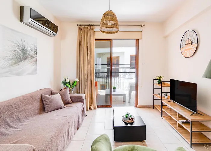 Market View - Near The Appartamento Larnaca