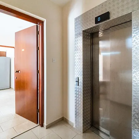 アパート Market View - Near The ラルナカ