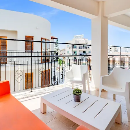 Market View - Near The アパート ラルナカ